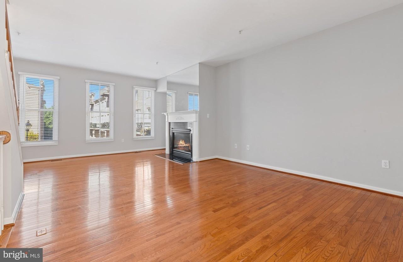 2319 Boston St #4 - Photo 4 of 36