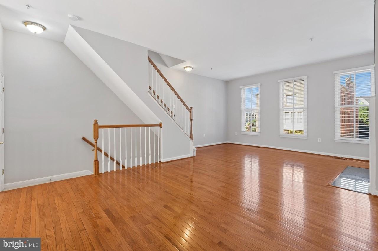 2319 Boston St #4 - Photo 5 of 36