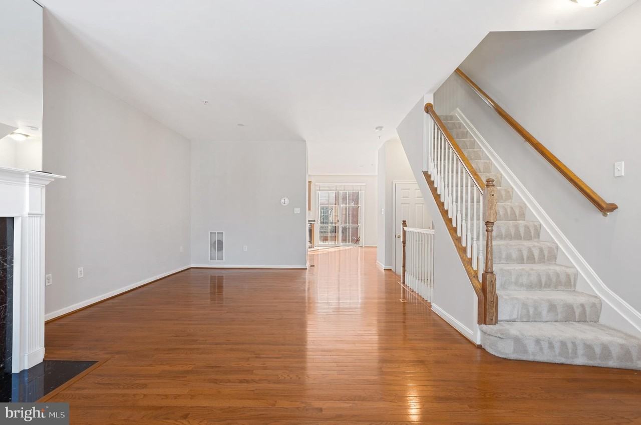 2319 Boston St #4 - Photo 6 of 36