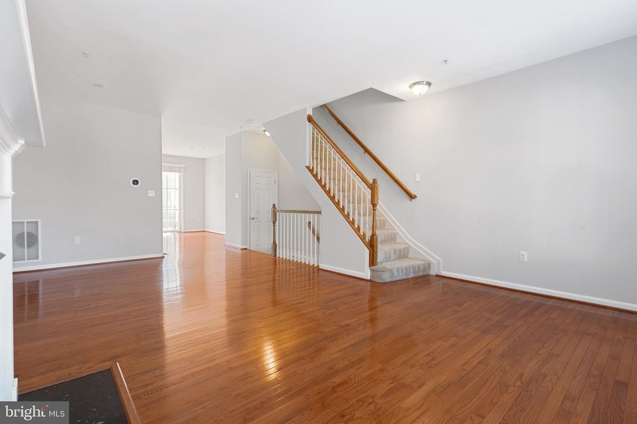 2319 Boston St #4 - Photo 7 of 36