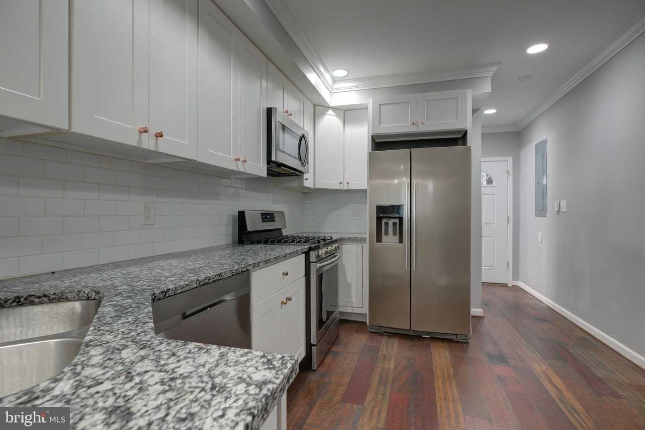 16 N Bradford St - Photo 4 of 41