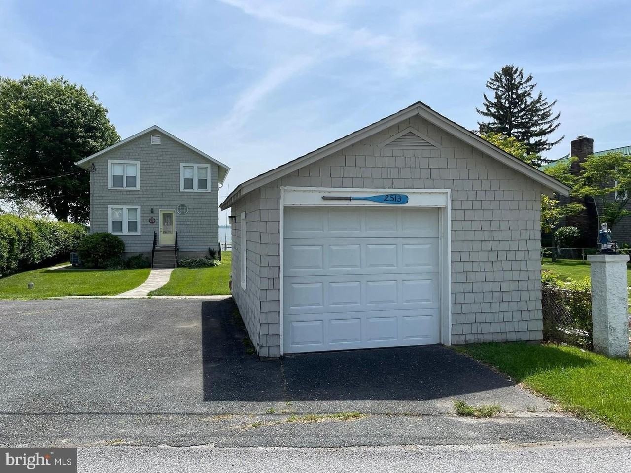 2513 Barrison Point Rd - Photo 2 of 18