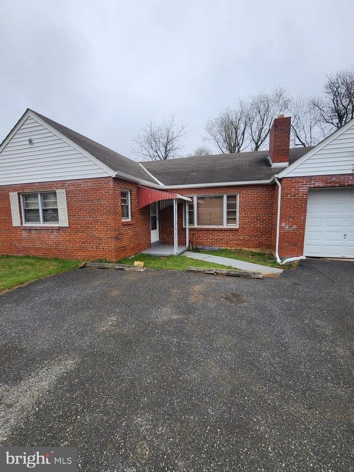 7465 Oakland Mills Rd - Photo 2 of 23