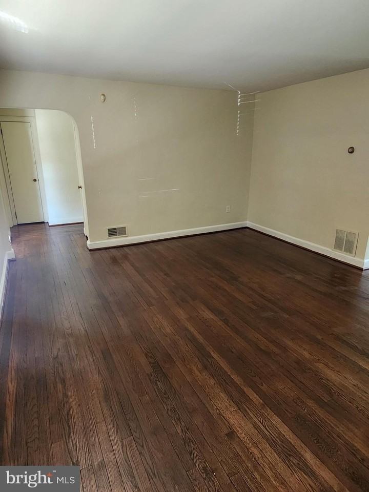 7465 Oakland Mills Rd - Photo 3 of 23