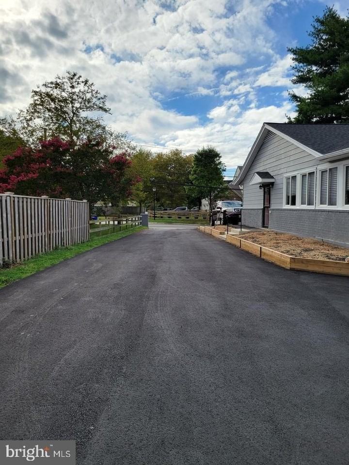 9145 Old Scaggsville Rd Unit A - Photo 4 of 16