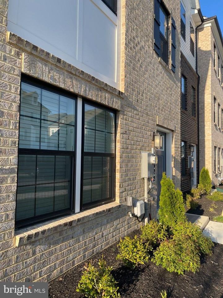 10622 Meridan Hill Way - Photo 4 of 22