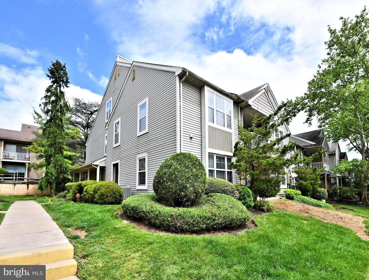 1401 Society Pl - Photo 2 of 36