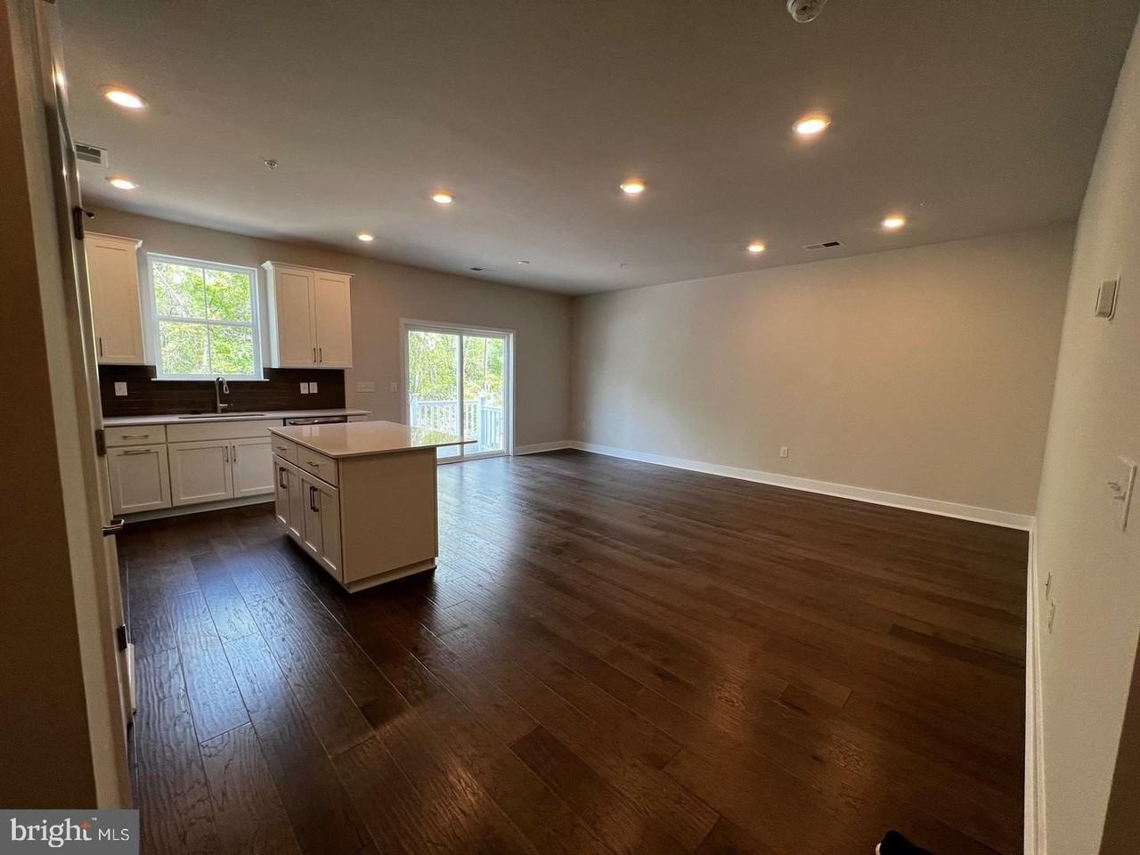 327 Foundry St - Photo 3 of 22