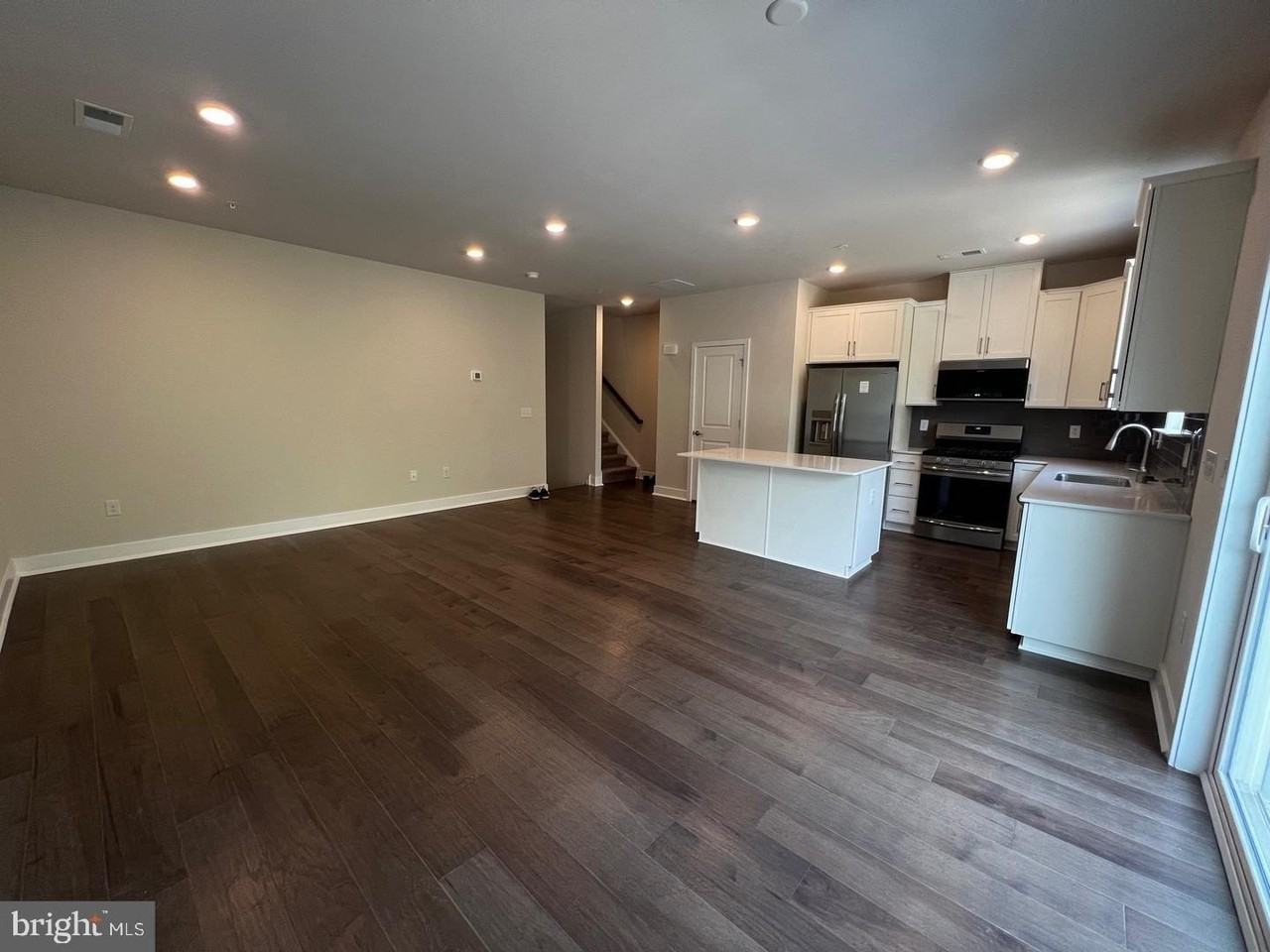 327 Foundry St - Photo 6 of 22