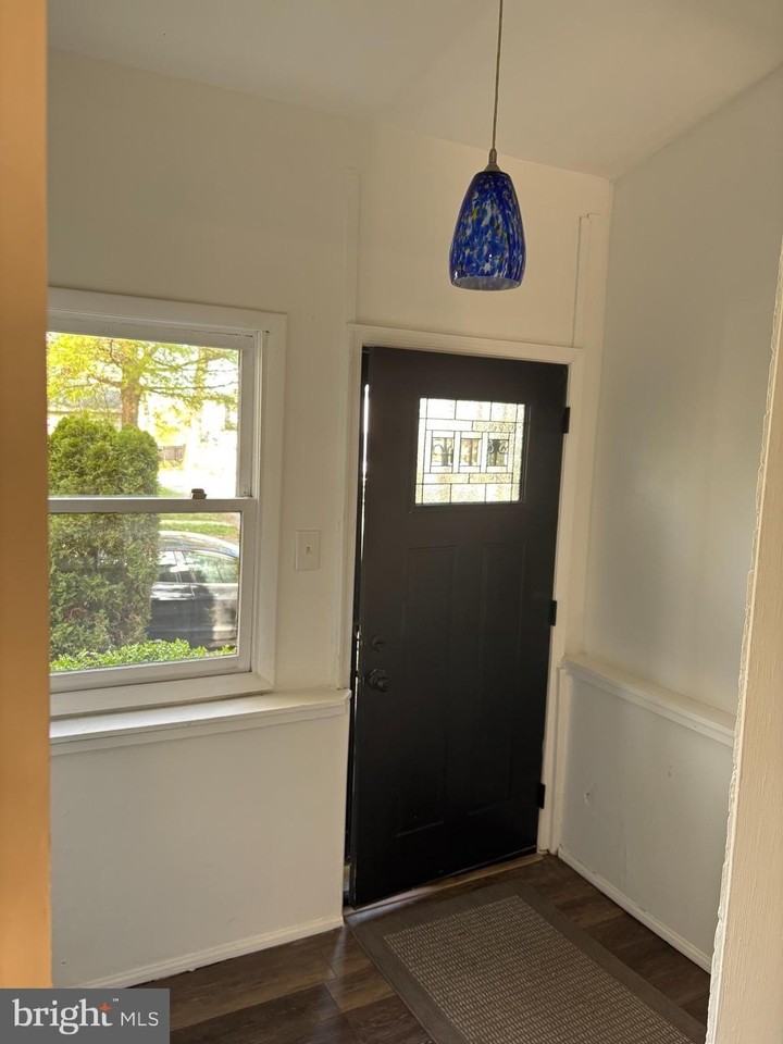 213 Vernon St - Photo 3 of 18