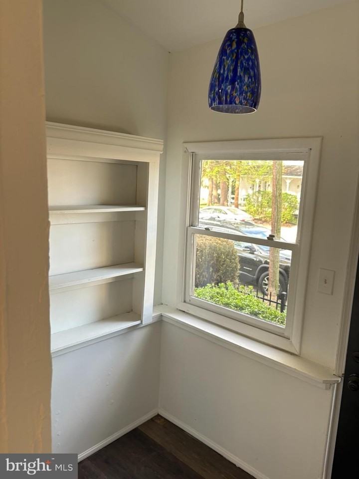 213 Vernon St - Photo 4 of 18