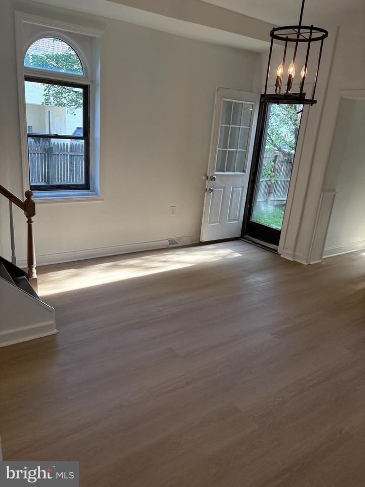 213 Vernon St - Photo 7 of 18