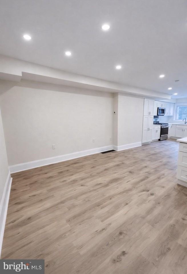 22 Maple St - Photo 7 of 22