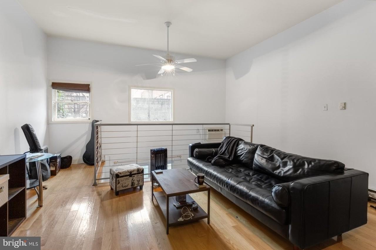 515 S 6th St #1R - Photo 3 of 17