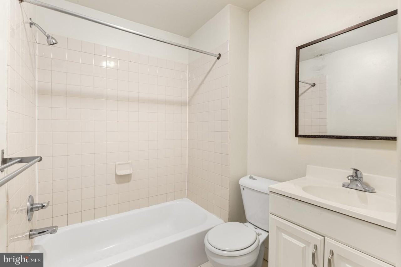 515 S 6th St #1R - Photo 6 of 17