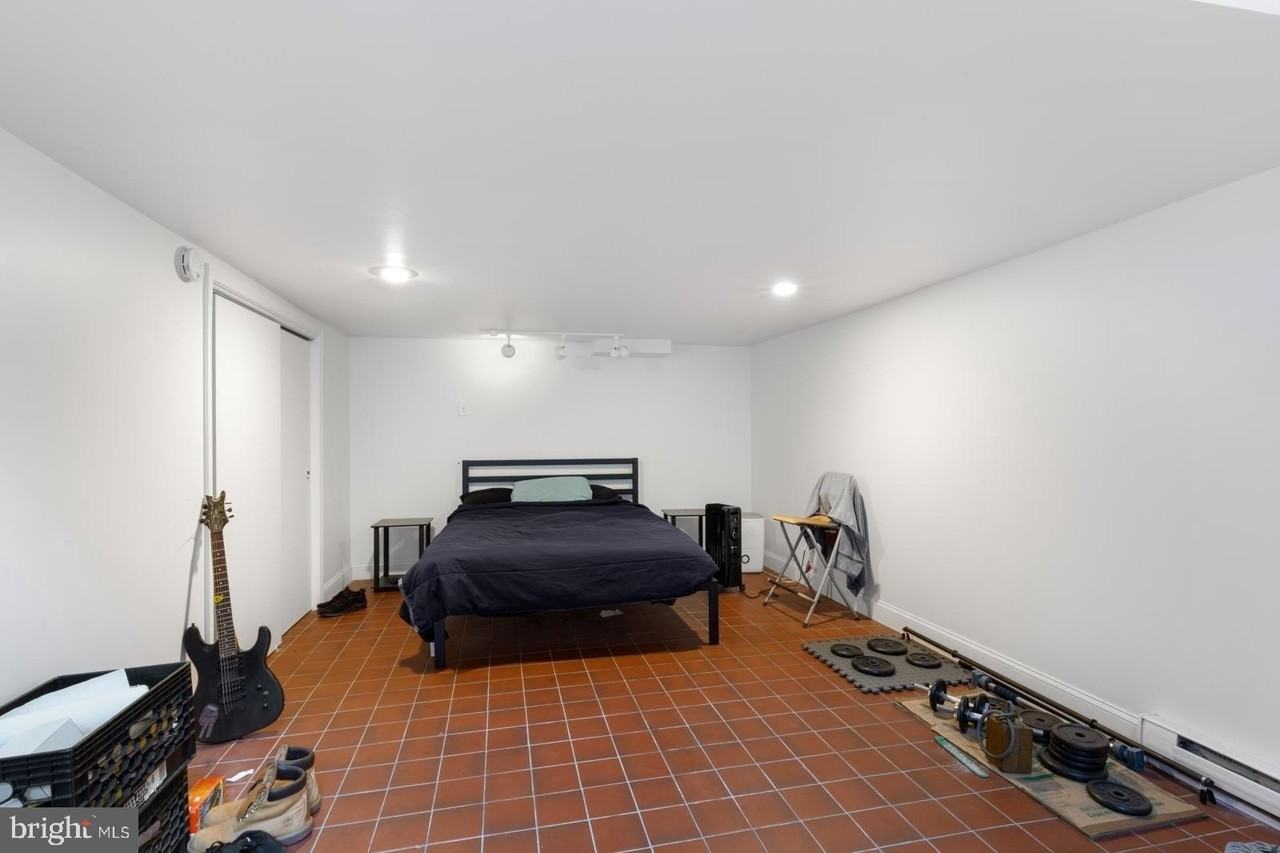 515 S 6th St #1R - Photo 7 of 17