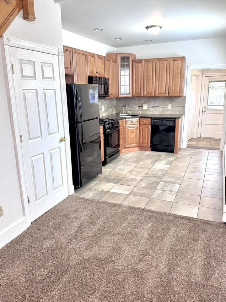 125 Davis St - Photo 7 of 24