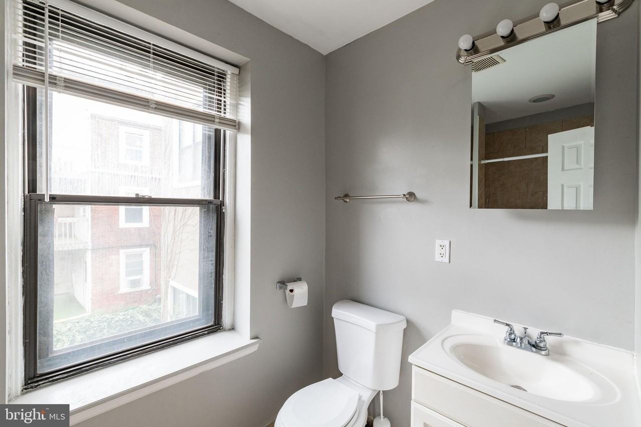 1909 Green St #2N - Photo 6 of 10