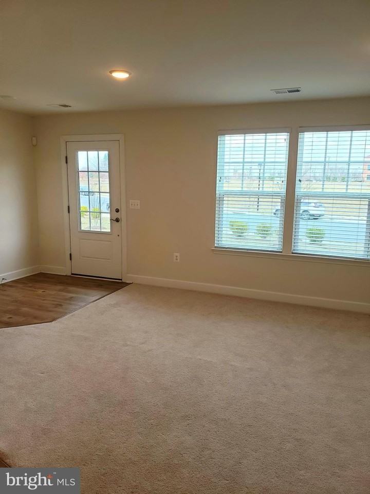 2204 Shadmoor Dr - Photo 2 of 20