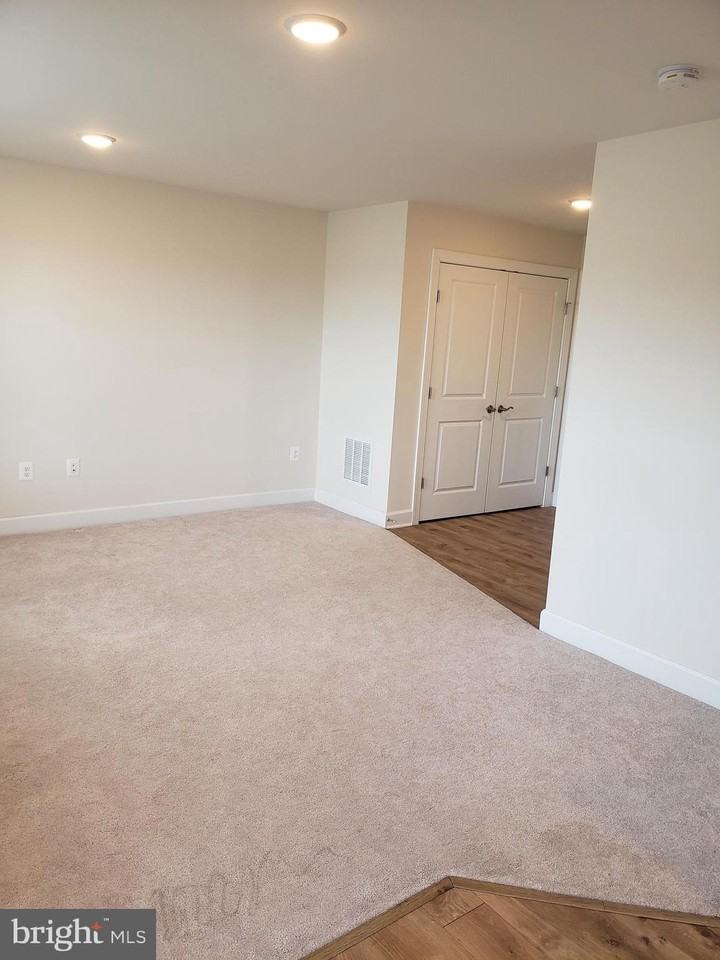 2204 Shadmoor Dr - Photo 3 of 20