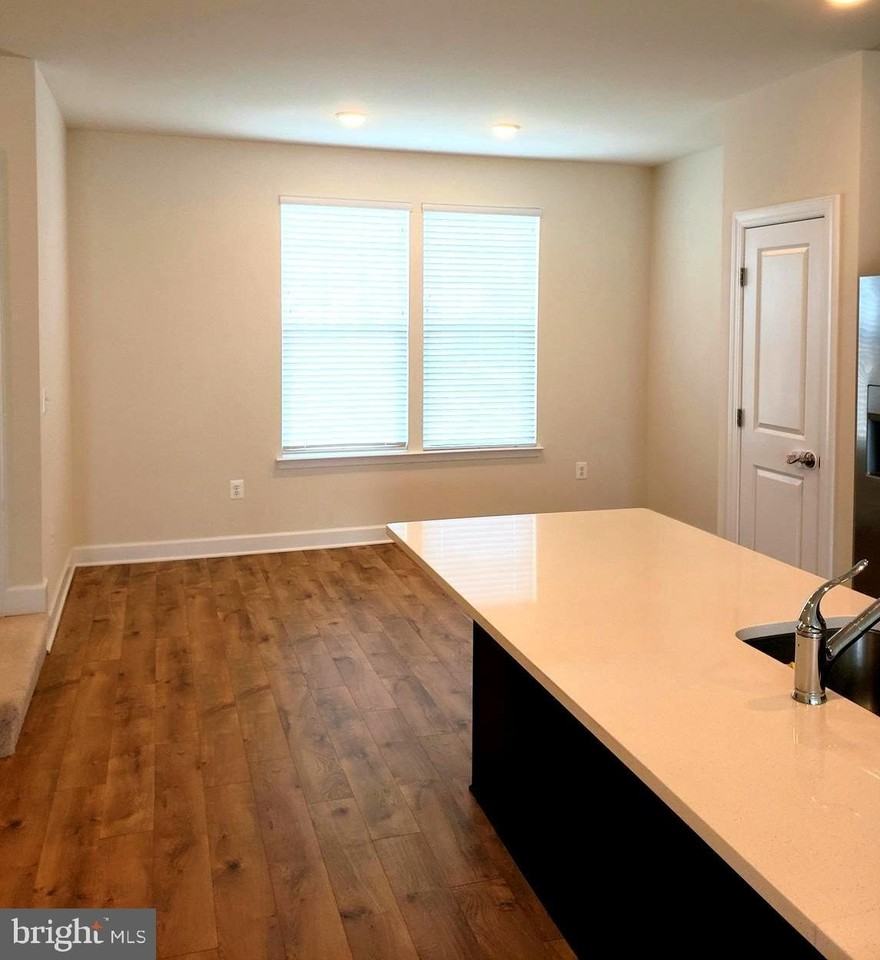 2204 Shadmoor Dr - Photo 5 of 20