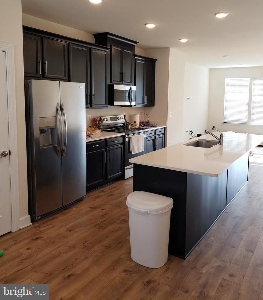 2204 Shadmoor Dr - Photo 7 of 20