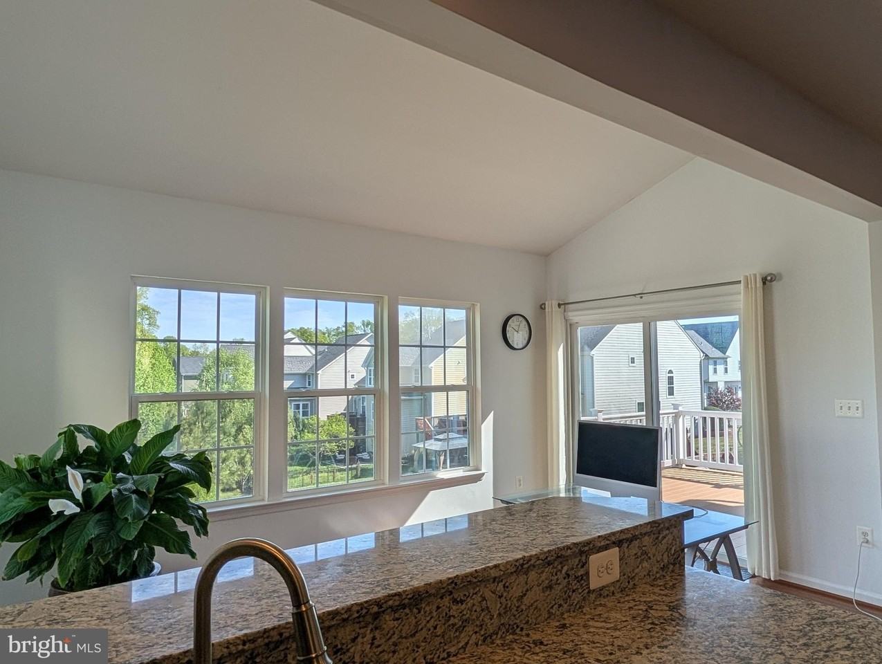 1515 Idlewild Blvd - Photo 2 of 21