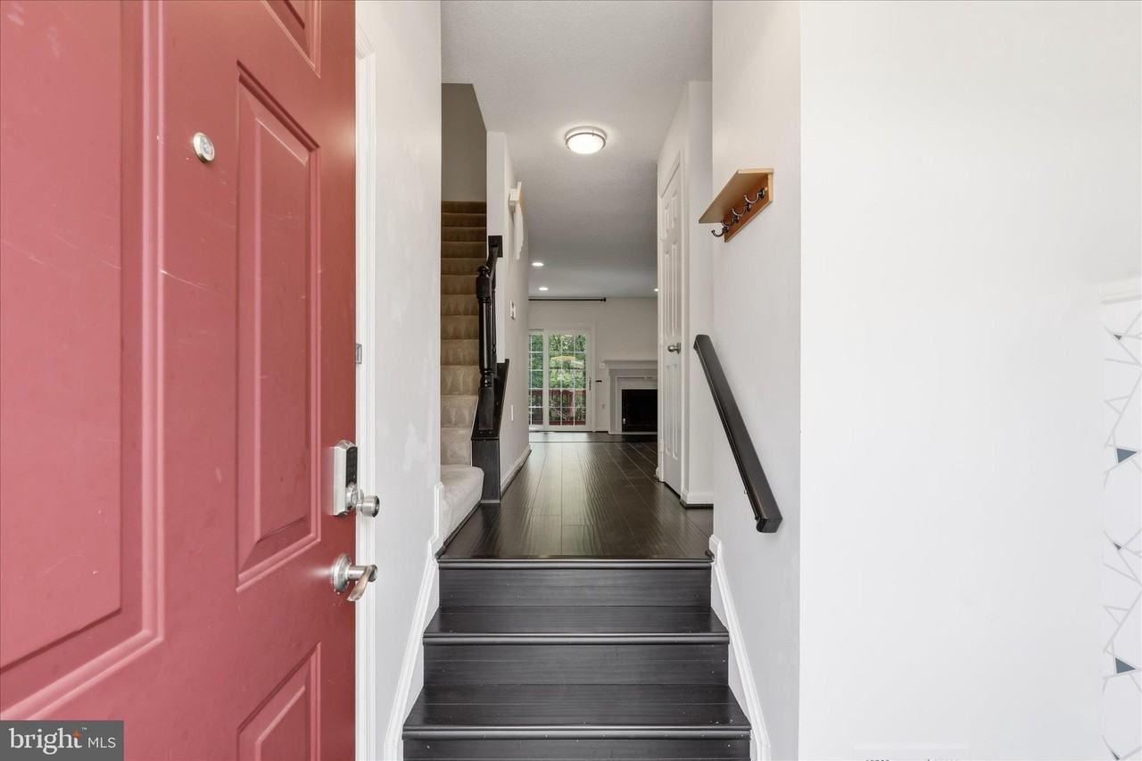 7211 Squirrel Run Ct - Photo 3 of 29