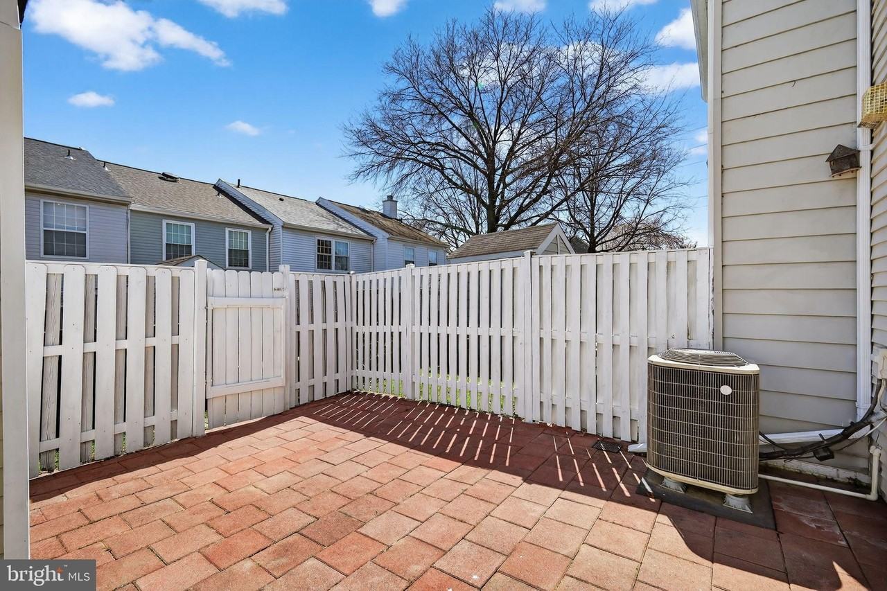 6118 Bristol Way - Photo 4 of 30