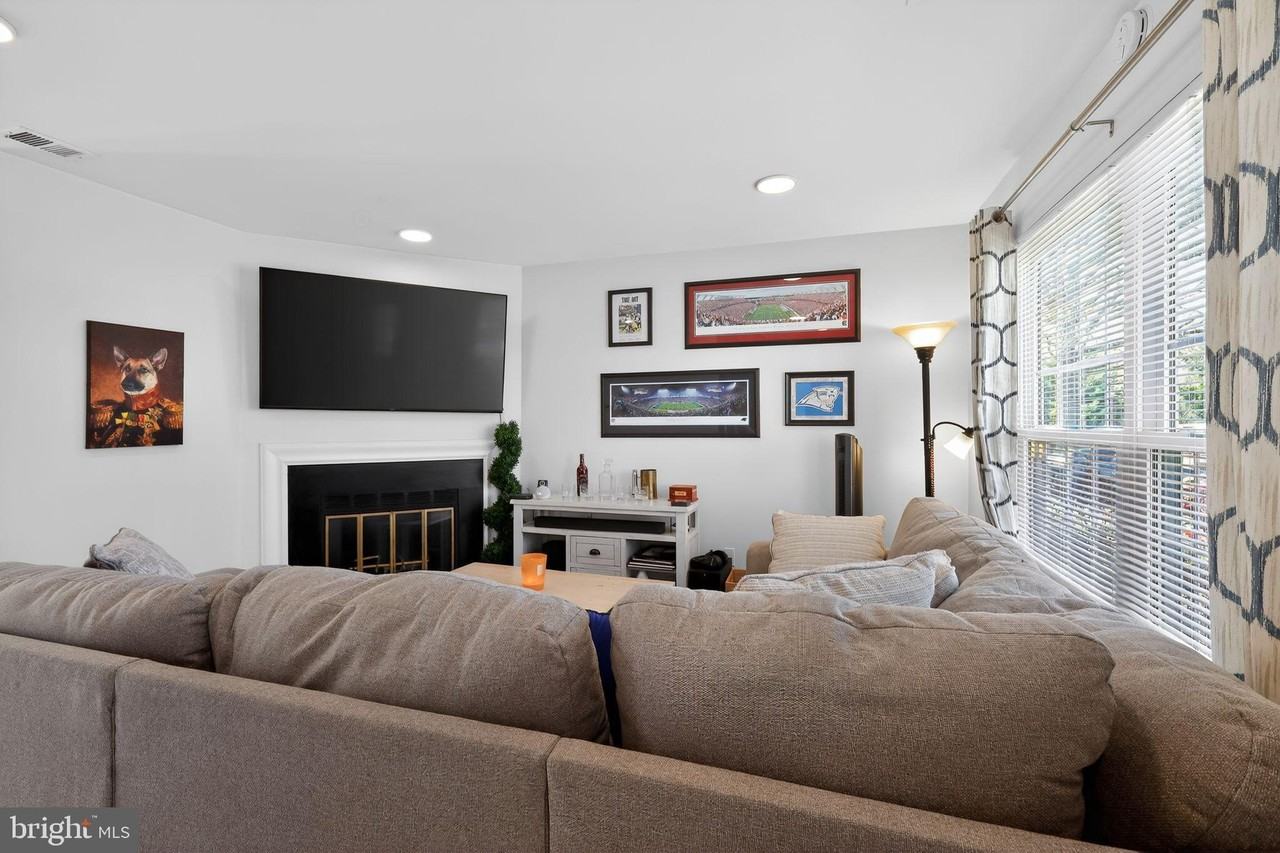 6118 Bristol Way - Photo 7 of 30