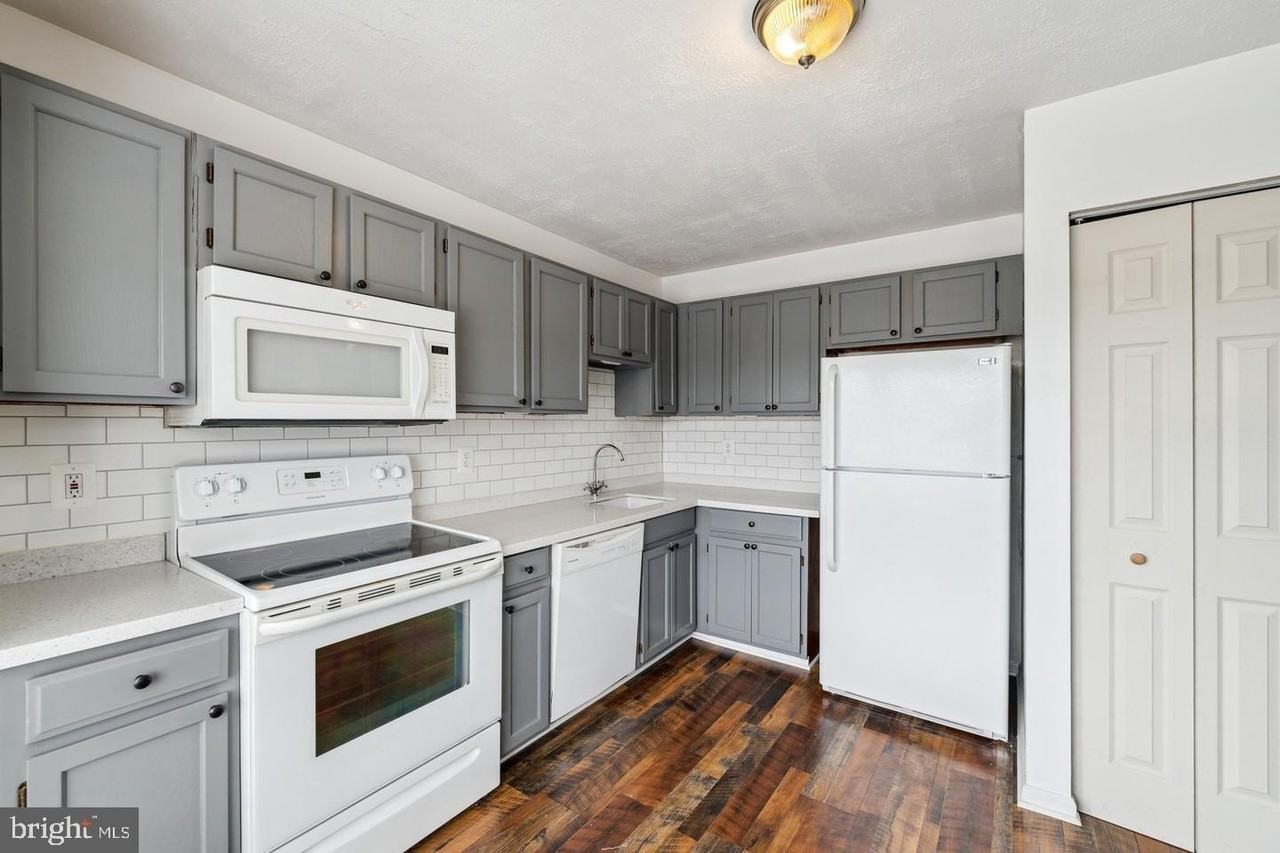 16250 Taconic Cir - Photo 2 of 15