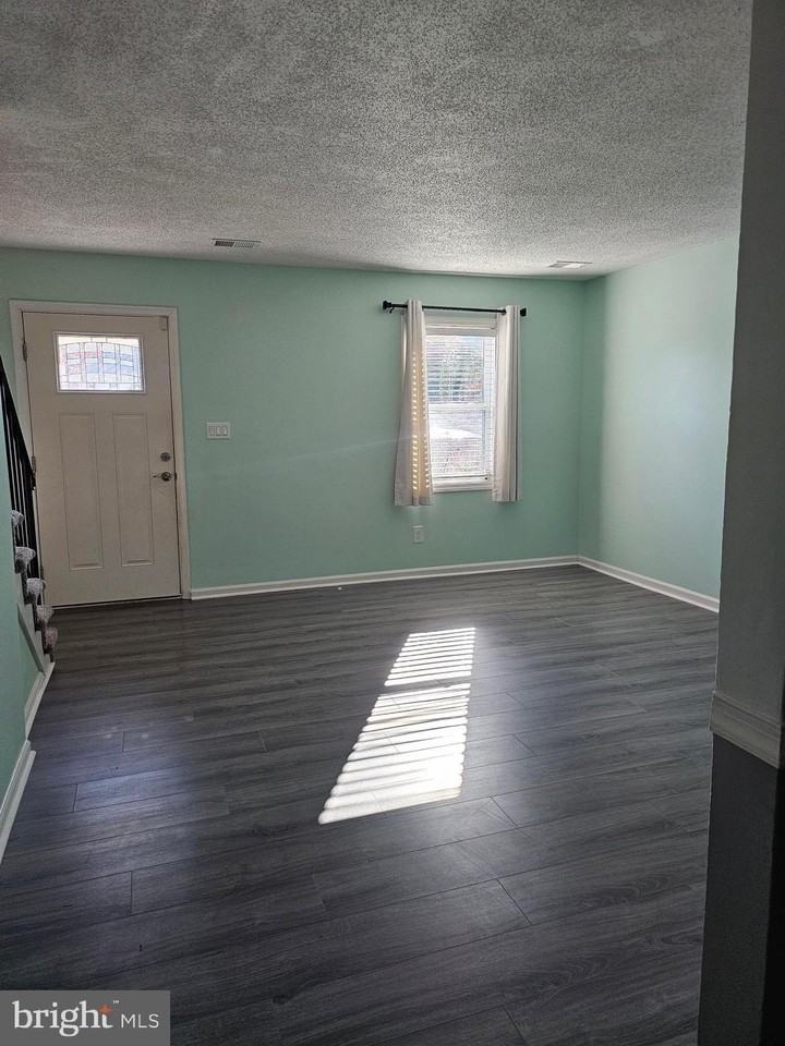 726 Olde Greenwich Cir - Photo 2 of 24