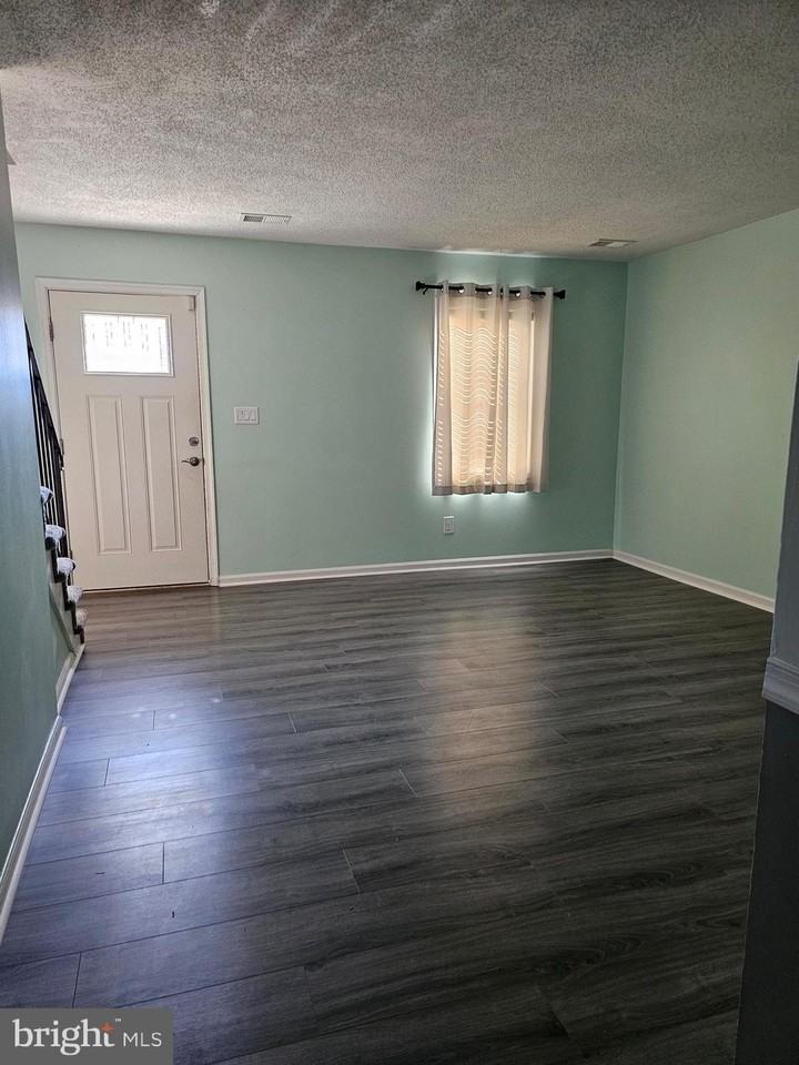 726 Olde Greenwich Cir - Photo 3 of 24