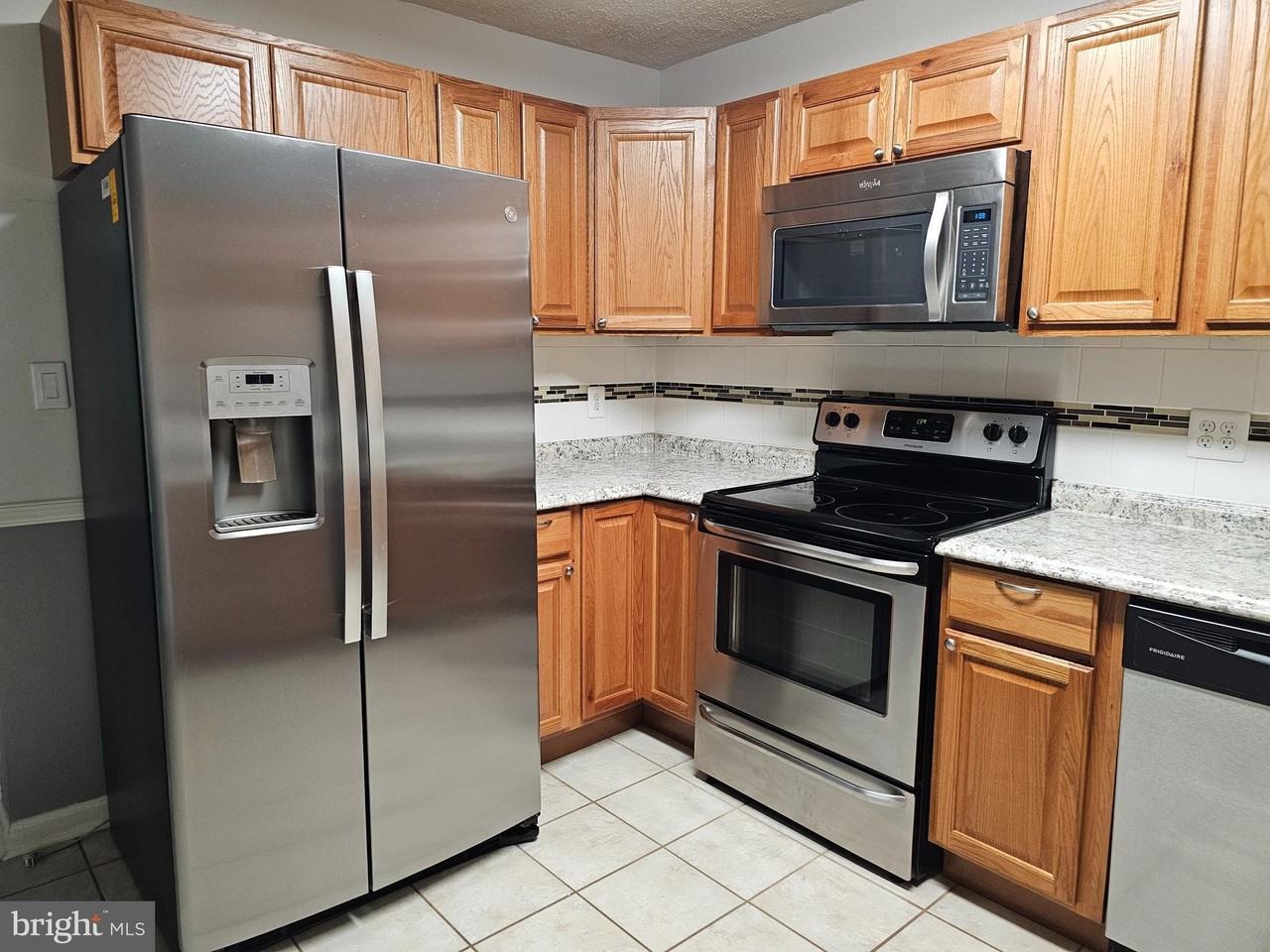 726 Olde Greenwich Cir - Photo 4 of 24