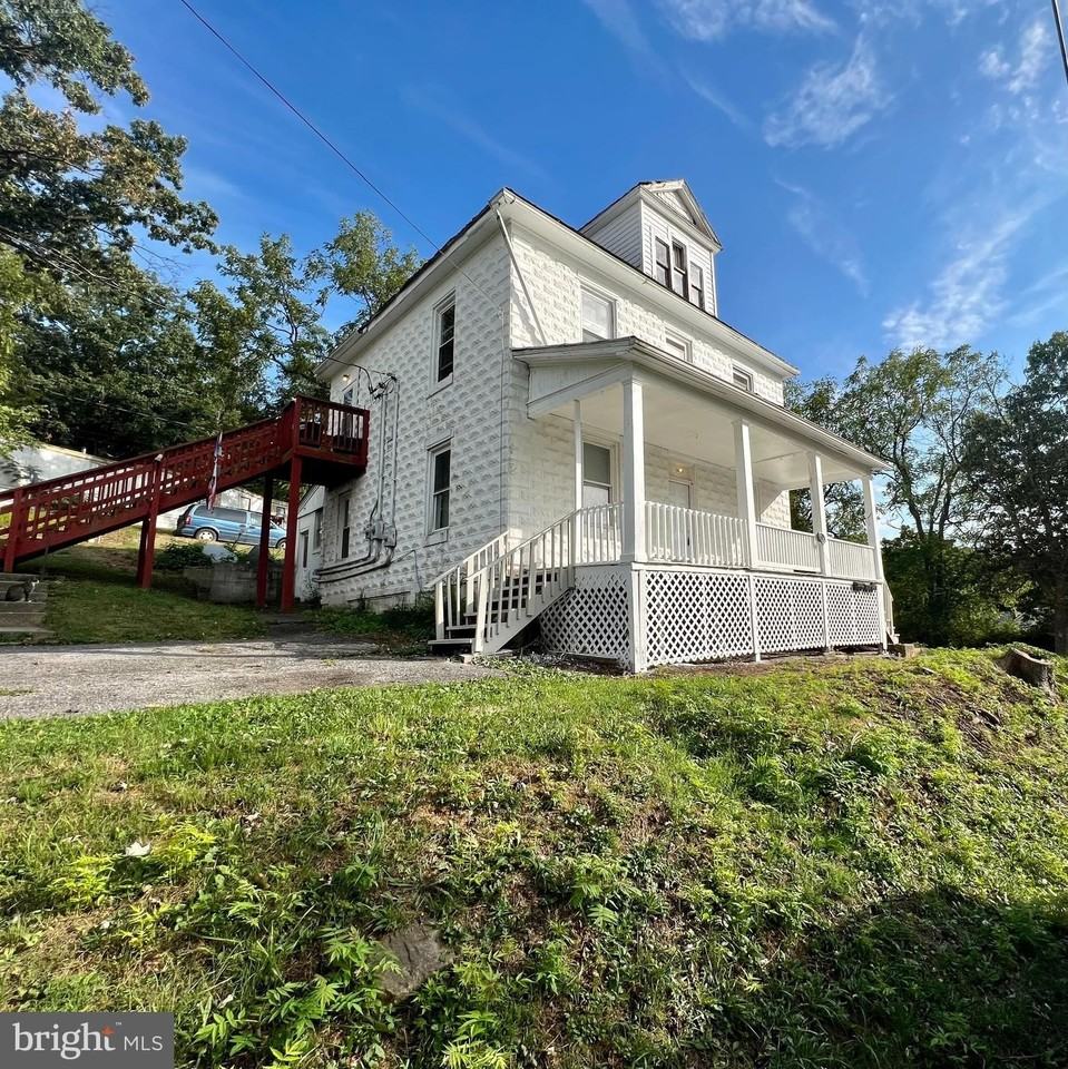 6 Laurel Hill Ln #1 - Photo 2 of 24