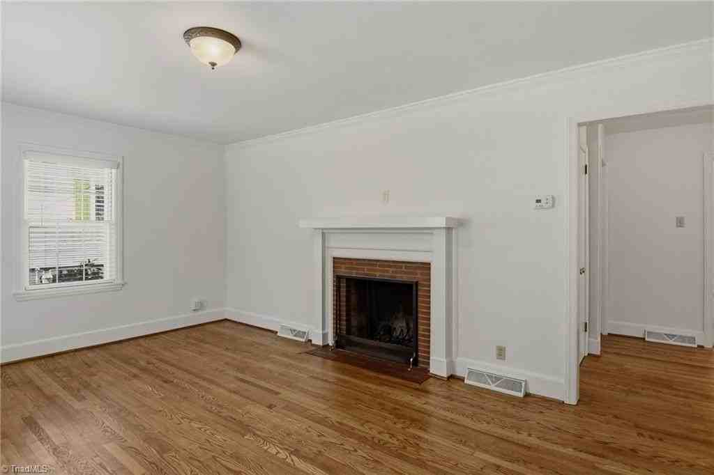 1008 Cleburne St - Photo 6 of 30