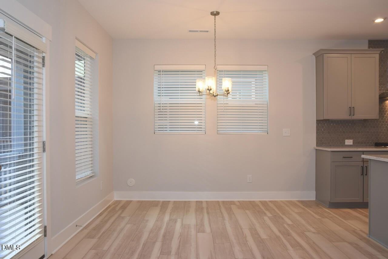 333 Parkland Dr - Photo 4 of 34