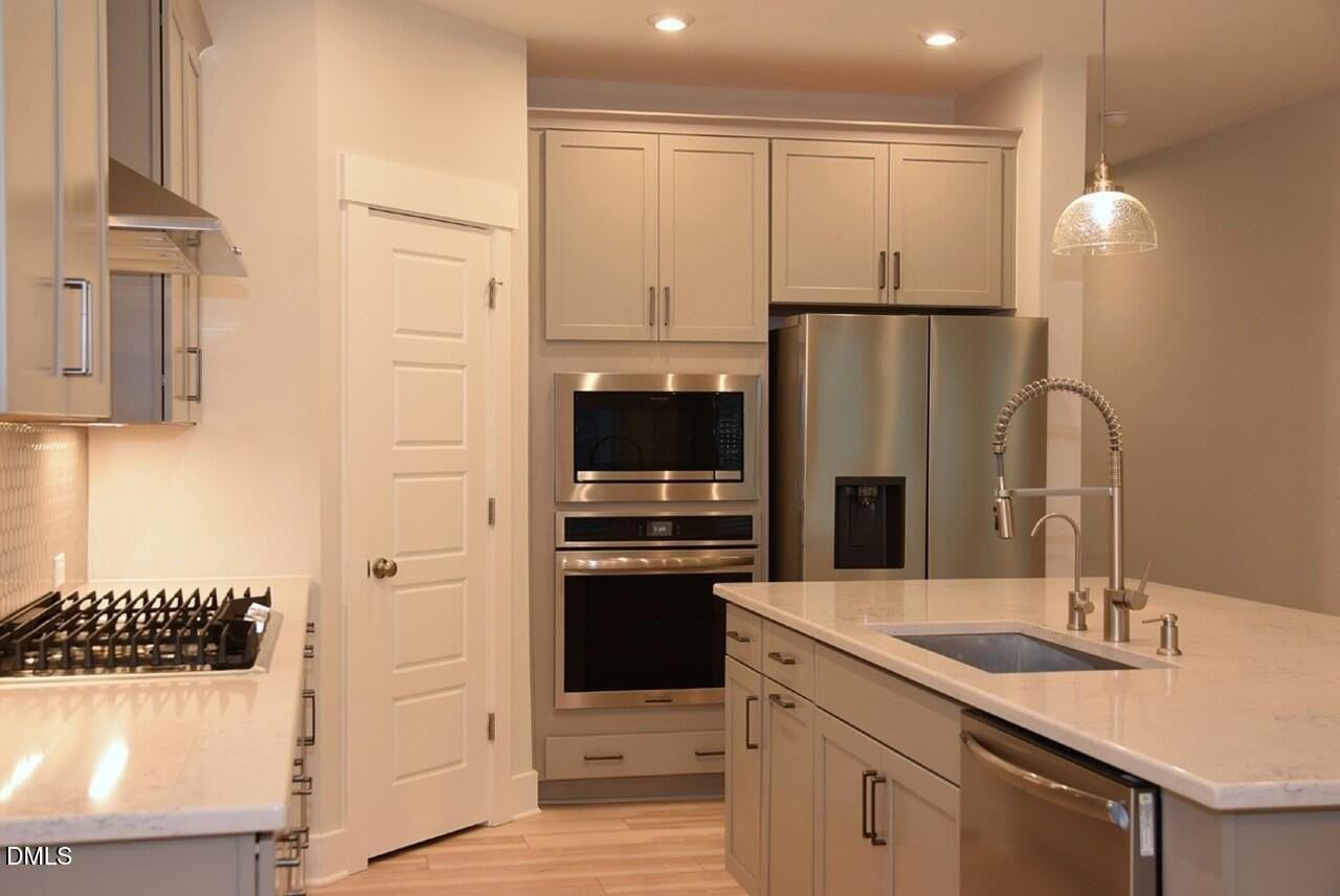 333 Parkland Dr - Photo 6 of 34