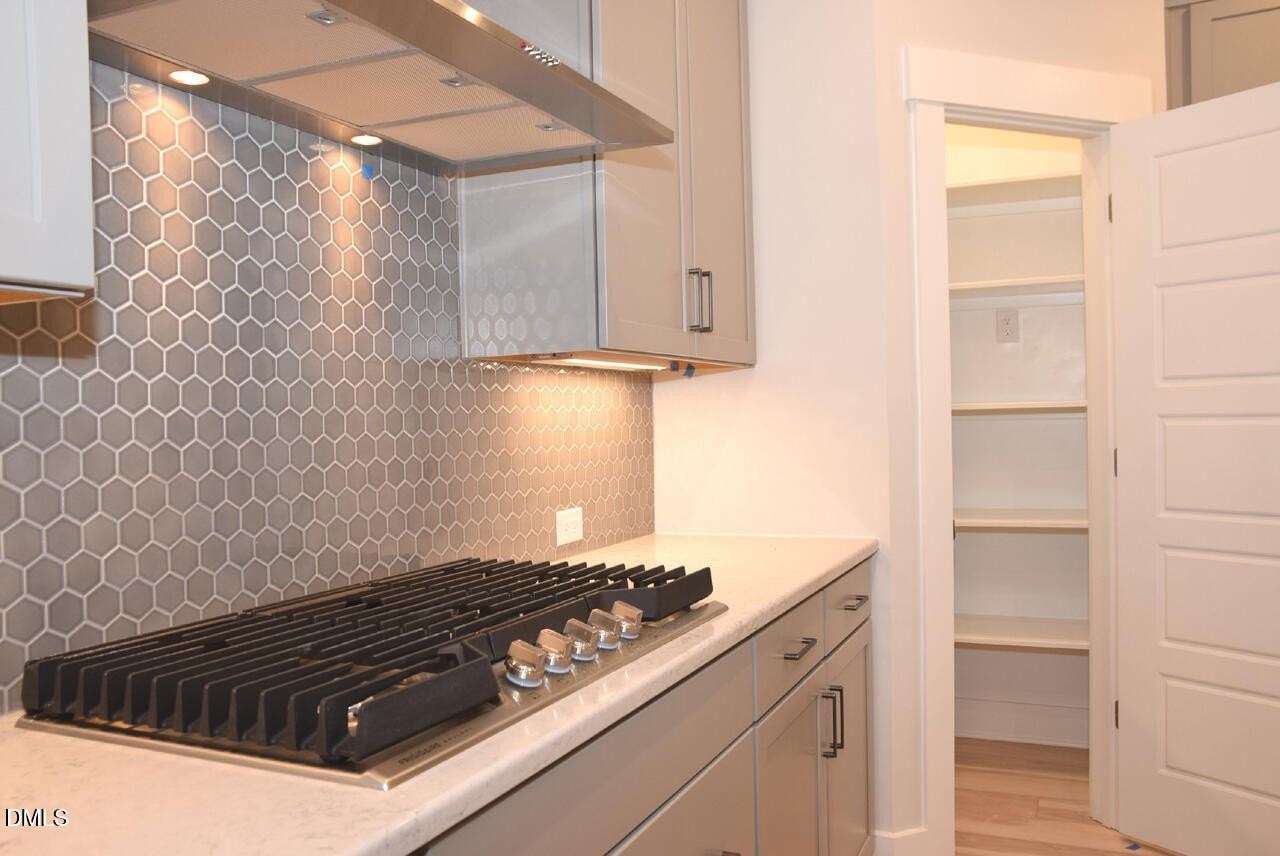 333 Parkland Dr - Photo 7 of 34