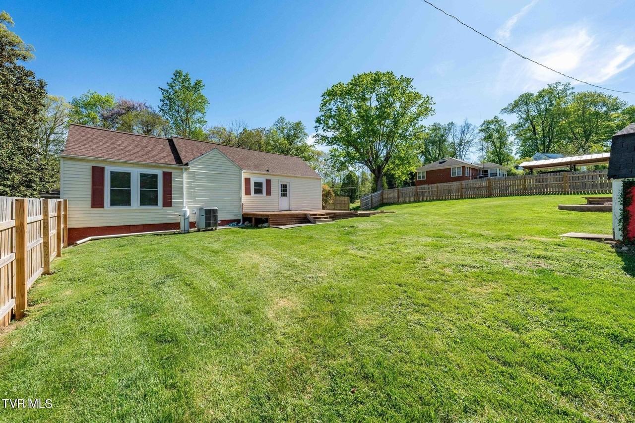 163 Woodland Dr - Photo 3 of 49