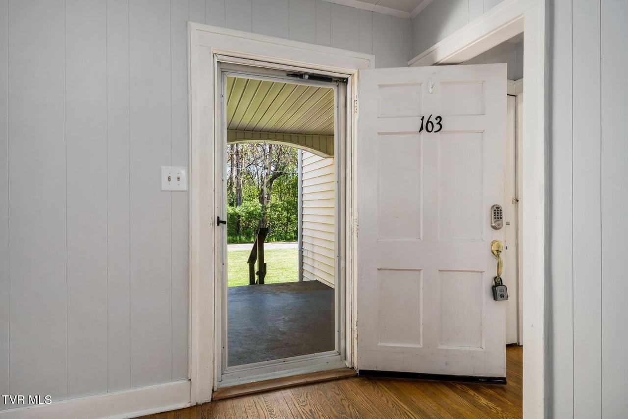 163 Woodland Dr - Photo 4 of 49