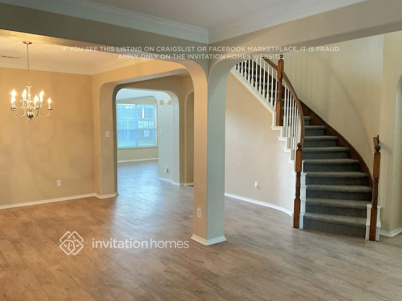 2360 Merlin Dr - Photo 2 of 15
