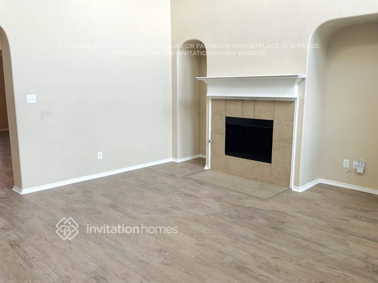 2360 Merlin Dr - Photo 3 of 15