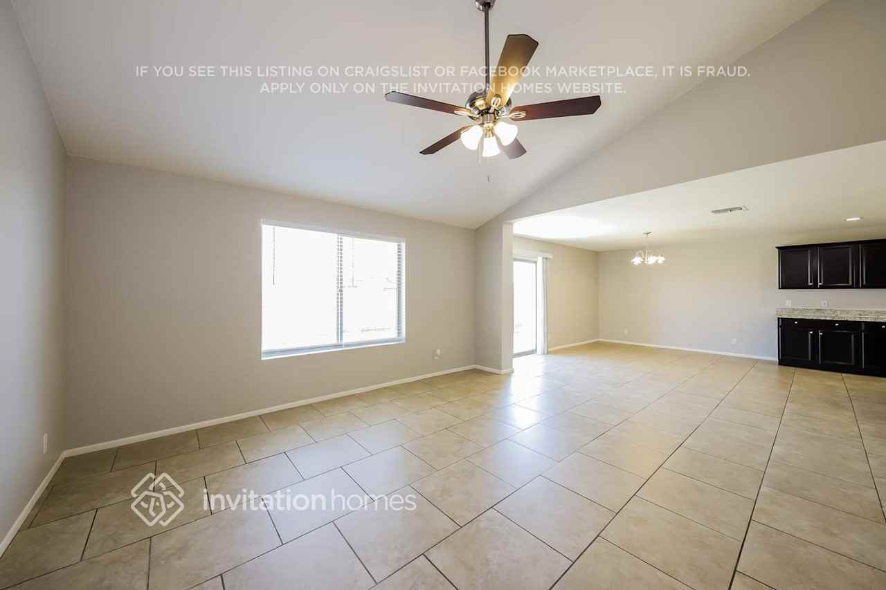 9709 N 57th Ave - Photo 3 of 15