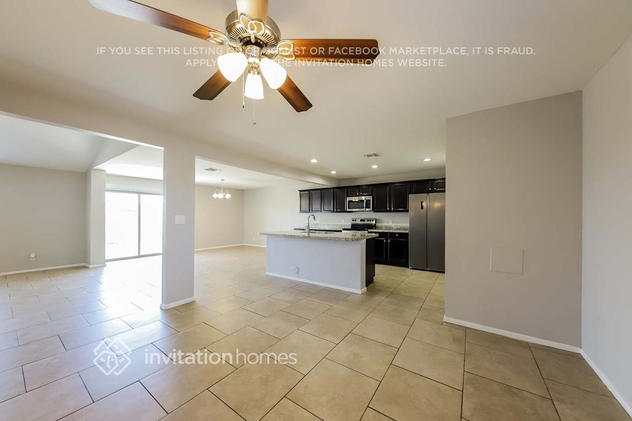 9709 N 57th Ave - Photo 4 of 15