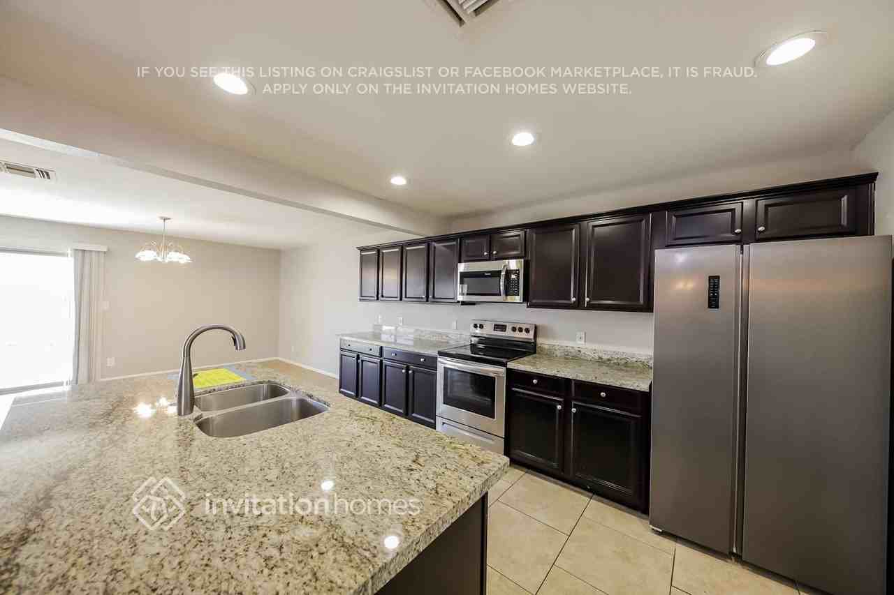 9709 N 57th Ave - Photo 7 of 15