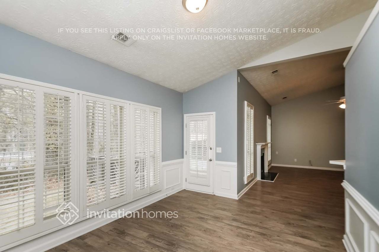 2094 Corsica Way Sw - Photo 3 of 19