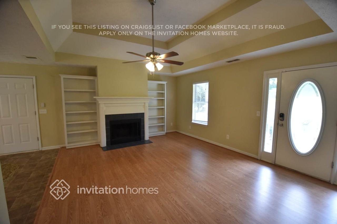 210 Lakefront Dr - Photo 2 of 13