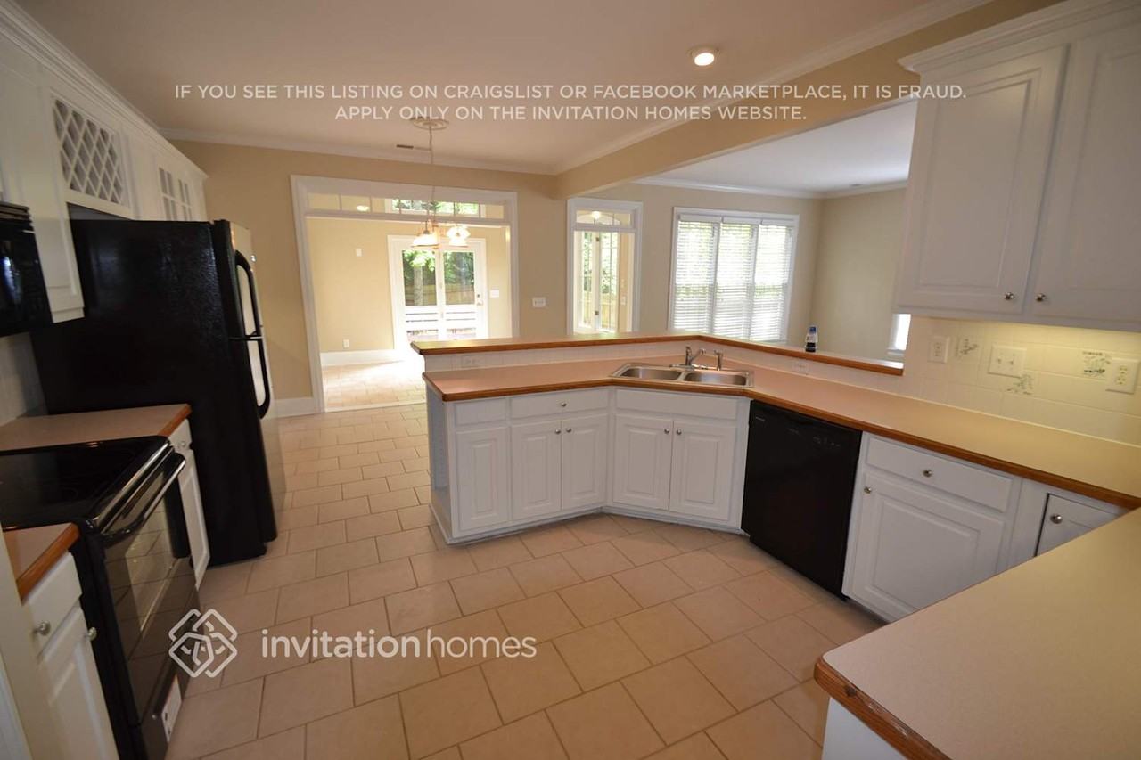 844 Biscayne Way - Photo 3 of 11