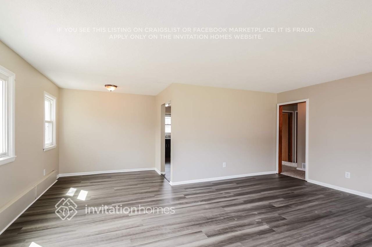 320 Garfield Ave - Photo 5 of 19